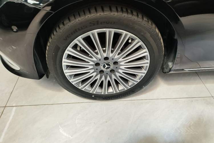 Used Mercedes-Benz E-Class 2023 Updated E 300 L Luxury Edition Left Front Wheel Hub