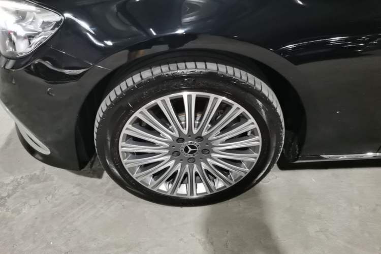 Used Mercedes-Benz E-Class 2023 Updated E 300 L Luxury Edition Left Front Wheel Hub