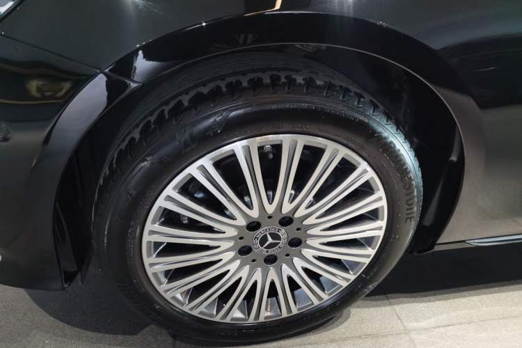 Used Mercedes-Benz E-Class 2023 Updated E 300 L Fashion Edition Left Front Wheel Hub