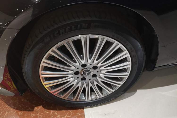 Used Mercedes-Benz E-Class 2023 Updated E 300 L Luxury Edition Left Front Wheel Hub