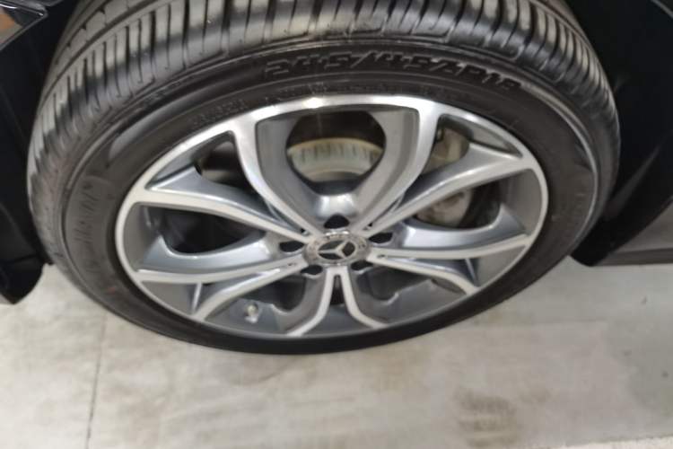 Used Mercedes-Benz E-Class 2023 Restyled E 300 L Sporty and Stylish Edition Left Front Wheel Hub