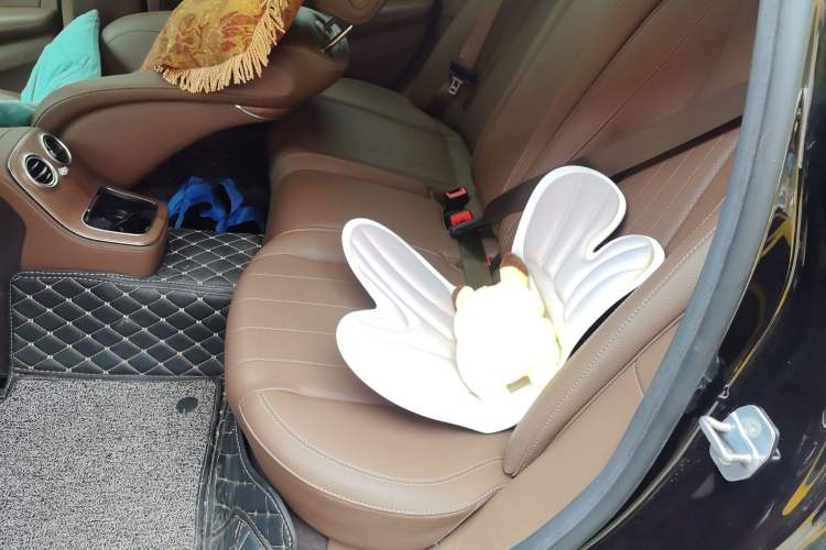 Used Mercedes-Benz E-Class 2023 Updated E 300 L Fashion Edition Left Rear Seat