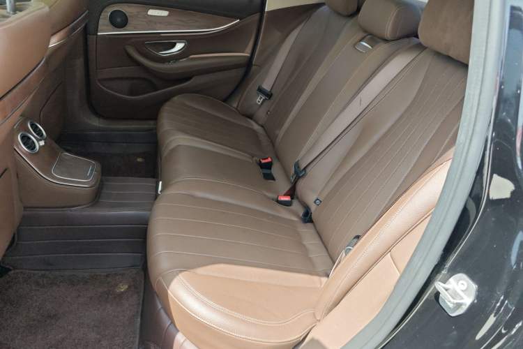Used Mercedes-Benz E-Class 2023 Updated E 300 L Fashion Edition Left Rear Seat