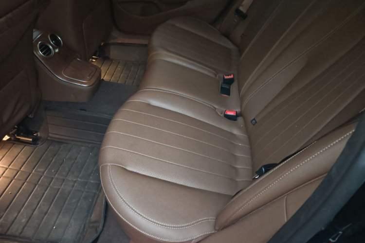 Used Mercedes-Benz E-Class 2023 Updated E 300 L Fashion Edition Left Rear Seat