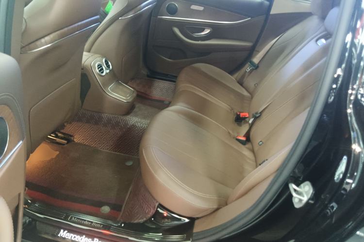Used Mercedes-Benz E-Class 2023 Updated E 300 L Fashion Edition Left Rear Seat
