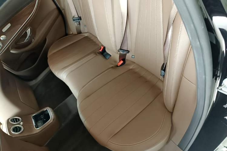 Used Mercedes-Benz E-Class 2023 Updated E 300 L Fashion Edition Left Rear Seat