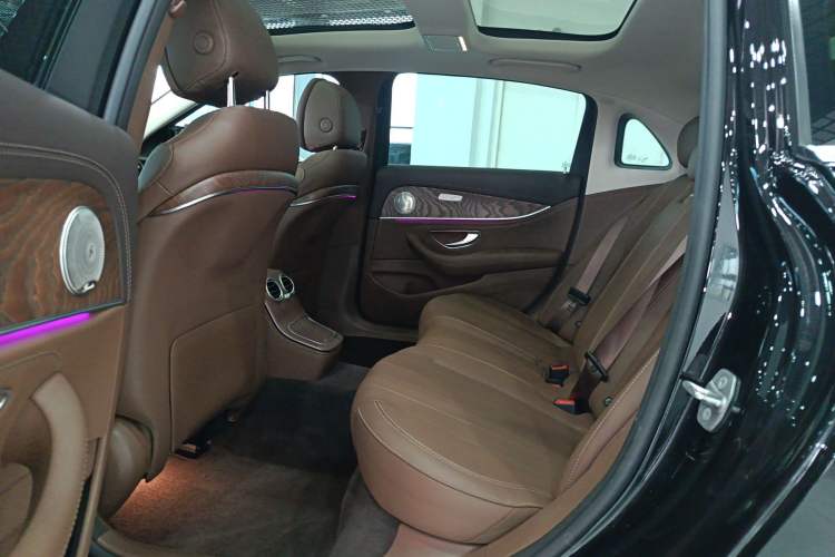 Used Mercedes-Benz E-Class 2023 Updated E 300 L Fashion Edition Left Rear Seat