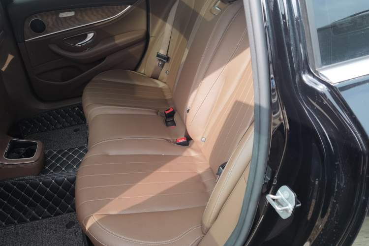 Used Mercedes-Benz E-Class 2023 Updated E 300 L Fashion Edition Left Rear Seat
