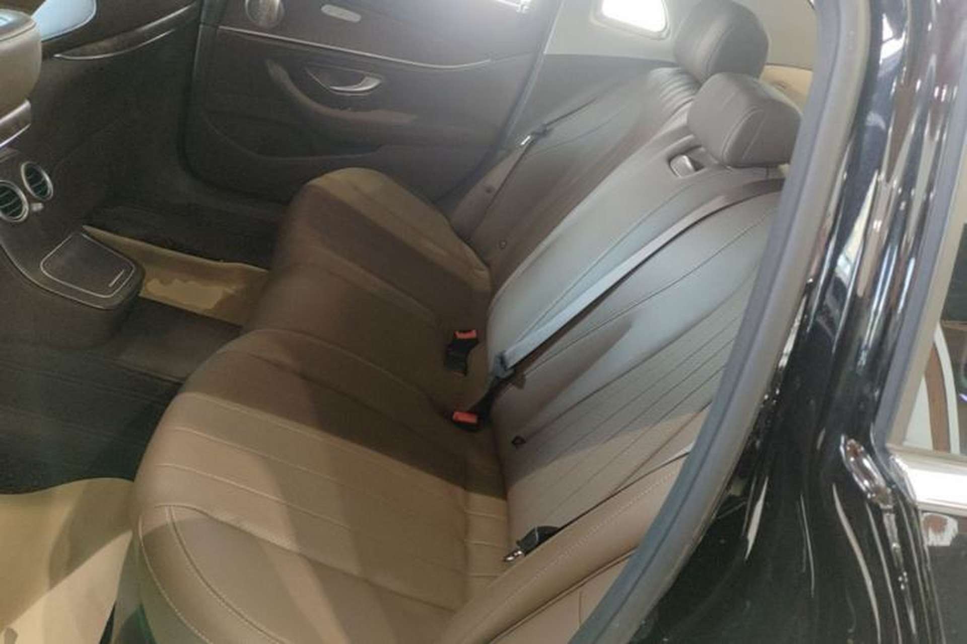 Used Mercedes-Benz E-Class 2023 Updated E 300 L Fashion Edition Left Rear Seat
