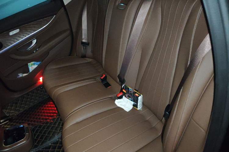 Used Mercedes-Benz E-Class 2023 Updated E 300 L Fashion Edition Left Rear Seat