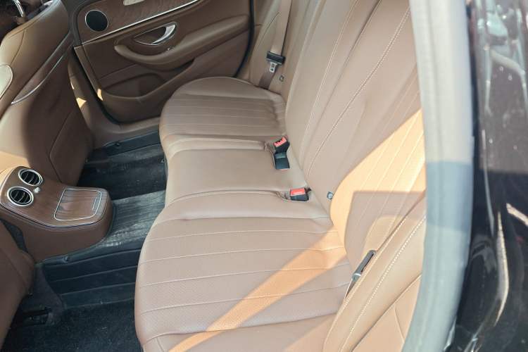 Used Mercedes-Benz E-Class 2023 Updated E 300 L Fashion Edition Left Rear Seat