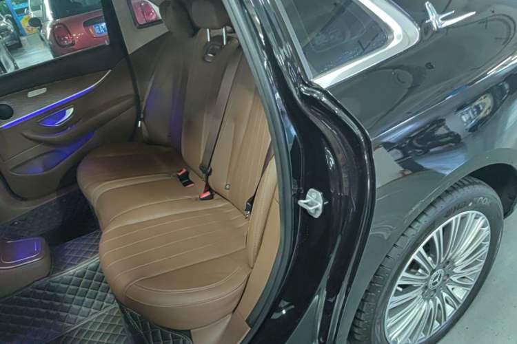 Used Mercedes-Benz E-Class 2023 Updated E 300 L Fashion Edition Left Rear Seat
