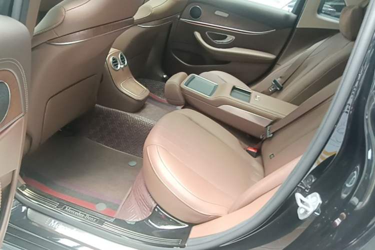 Used Mercedes-Benz E-Class 2023 Updated E 300 L Fashion Edition Left Rear Seat