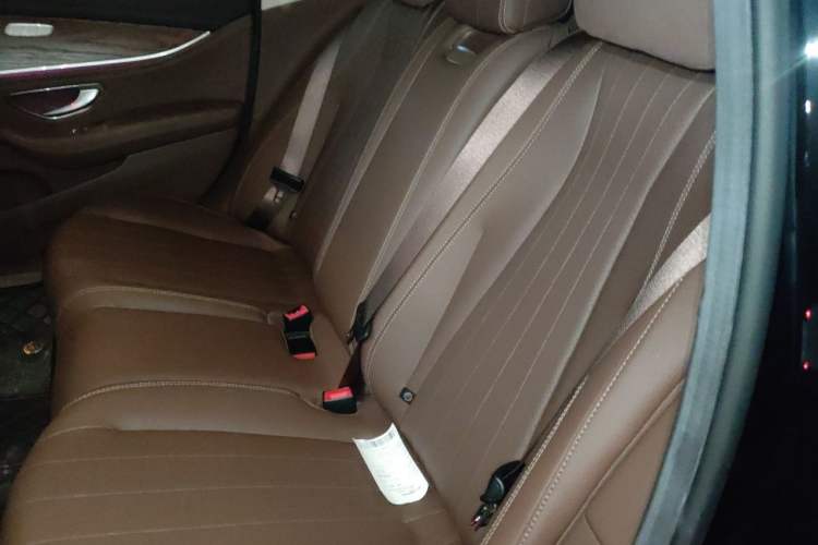 Used Mercedes-Benz E-Class 2023 Updated E 300 L Fashion Edition Left Rear Seat