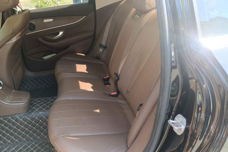 Used Mercedes-Benz E-Class 2023 Updated E 300 L Fashion Edition Left Rear Seat