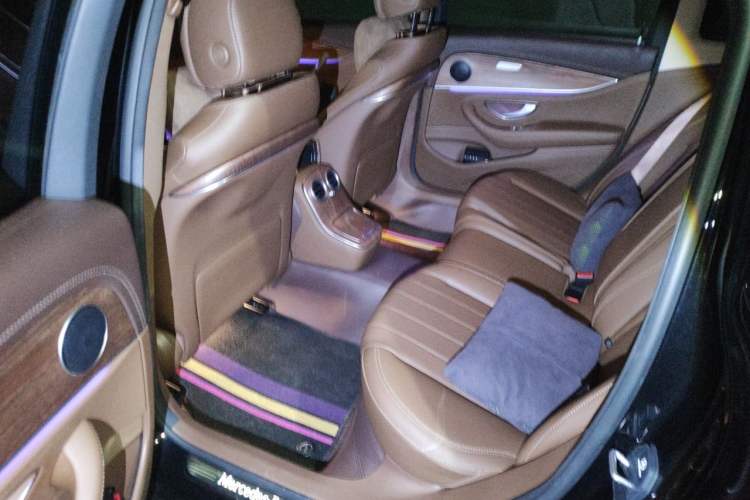 Used Mercedes-Benz E-Class 2023 Updated E 300 L Fashion Edition Left Rear Seat