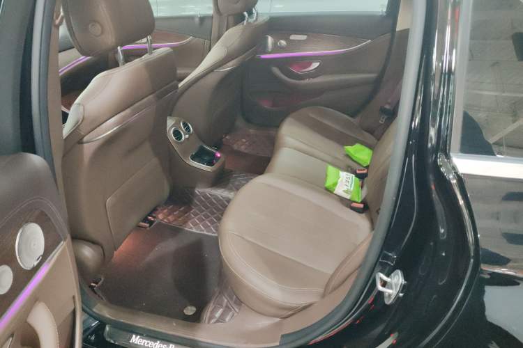 Used Mercedes-Benz E-Class 2023 Updated E 300 L Fashion Edition Left Rear Seat