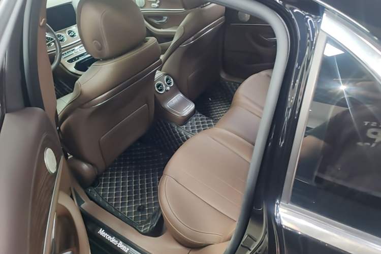 Used Mercedes-Benz E-Class 2023 E 260 L 4MATIC Left Rear Seat