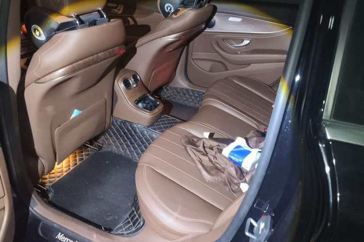 Used Mercedes-Benz E-Class 2023 Updated E 300 L Fashion Edition Left Rear Seat