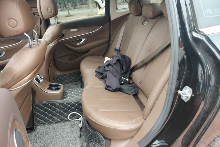 Used Mercedes-Benz E-Class 2023 Updated E 300 L Fashion Edition Left Rear Seat