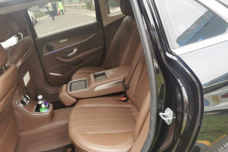 Used Mercedes-Benz E-Class 2023 Updated E 300 L Fashion Edition Left Rear Seat