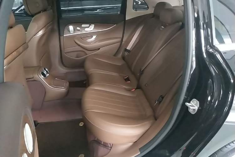Used Mercedes-Benz E-Class 2023 Updated E 300 L Luxury Edition Left Rear Seat