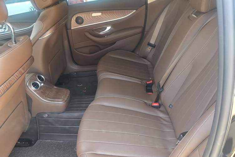 Used Mercedes-Benz E-Class 2023 Updated E 300 L Fashion Edition Left Rear Seat
