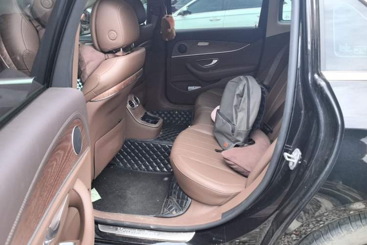 Used Mercedes-Benz E-Class 2023 Updated E 300 L Fashion Edition Left Rear Seat