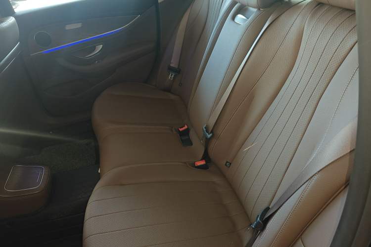 Used Mercedes-Benz E-Class 2023 Updated E 300 L Fashion Edition Left Rear Seat