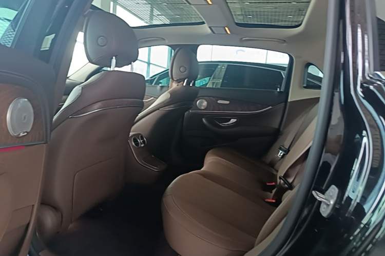 Used Mercedes-Benz E-Class 2023 Updated E 300 L Fashion Edition Left Rear Seat