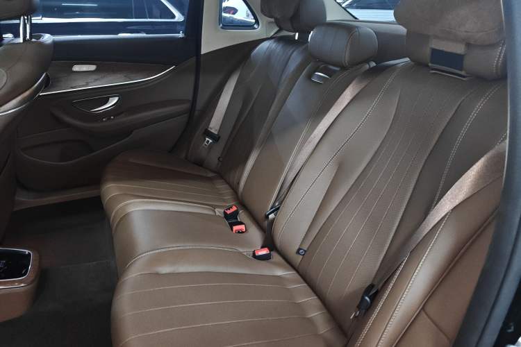 Used Mercedes-Benz E-Class 2023 Updated E 300 L Fashion Edition Left Rear Seat