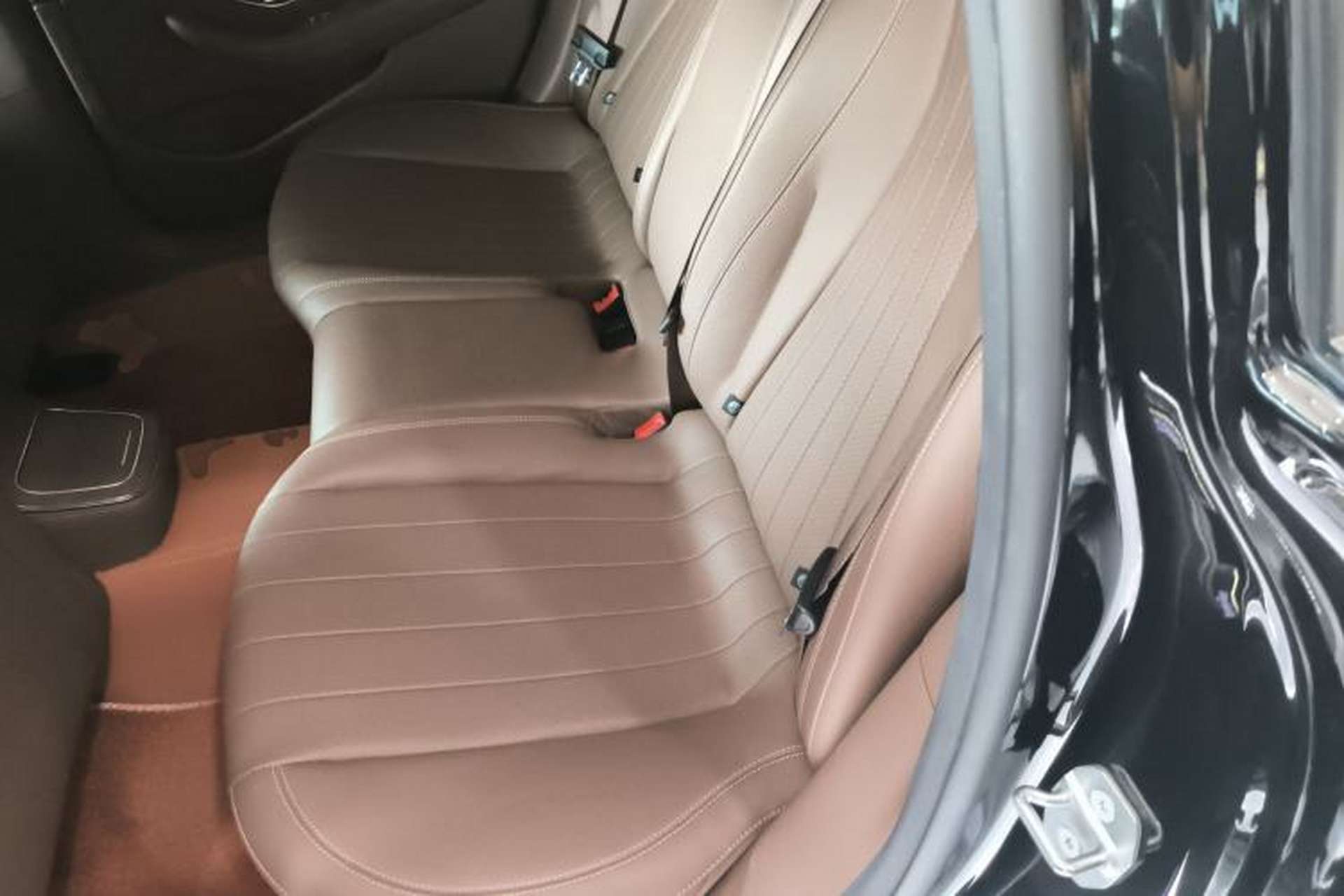 Used Mercedes-Benz E-Class 2023 Updated E 300 L Luxury Edition Left Rear Seat