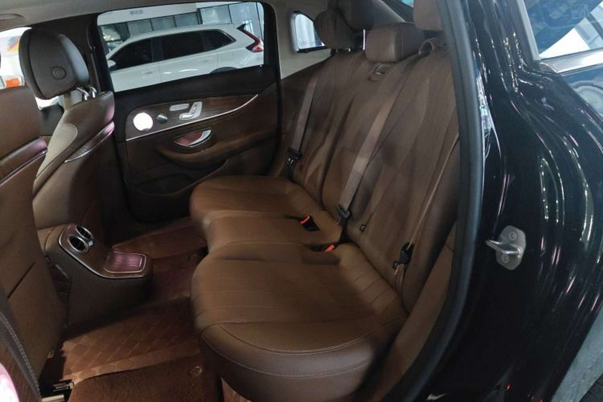 Used Mercedes-Benz E-Class 2023 Updated E 300 L Luxury Edition Left Rear Seat