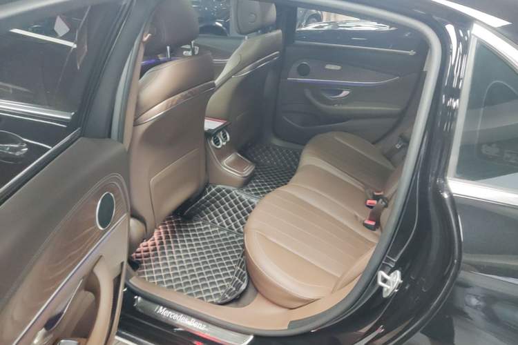 Used Mercedes-Benz E-Class 2023 Updated E 300 L Fashion Edition Left Rear Seat