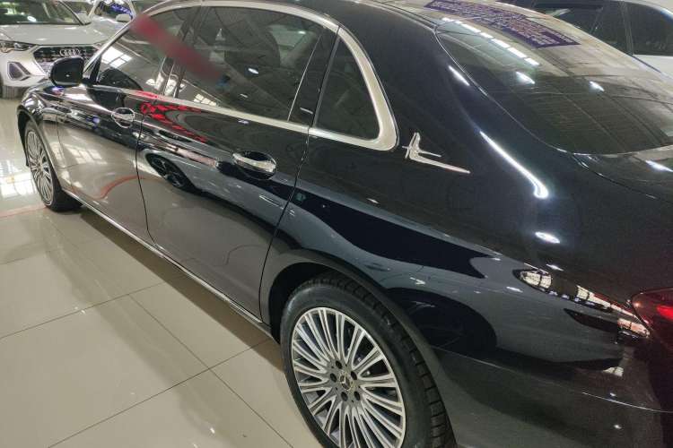 Used Mercedes-Benz E-Class 2023 Updated E 300 L Fashion Edition Left Side