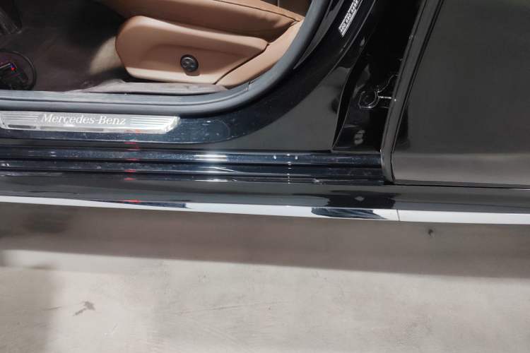 Used Mercedes-Benz E-Class 2023 Restyled E 300 L Sport Luxury Edition Left Side Sill