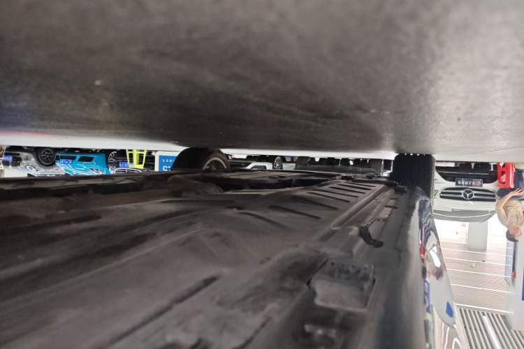 Used Mercedes-Benz E-Class 2023 Updated E 300 L Luxury Edition Left Side Sill
