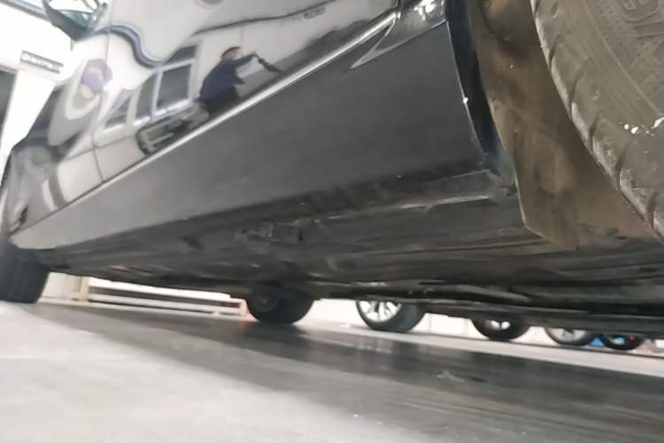 Used Mercedes-Benz E-Class 2023 Updated E 300 L Luxury Edition Left Side Sill