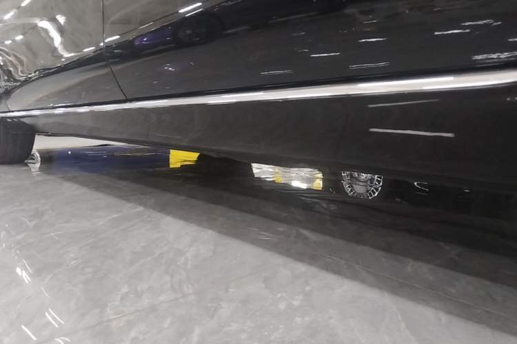 Used Mercedes-Benz E-Class 2023 Updated E 300 L Fashion Edition Left Side Sill