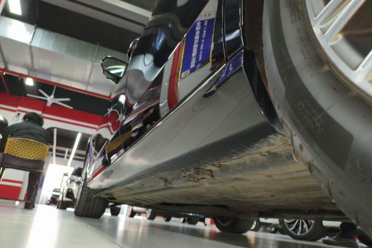 Used Mercedes-Benz E-Class 2023 Updated E 300 L Fashion Edition Left Side Sill