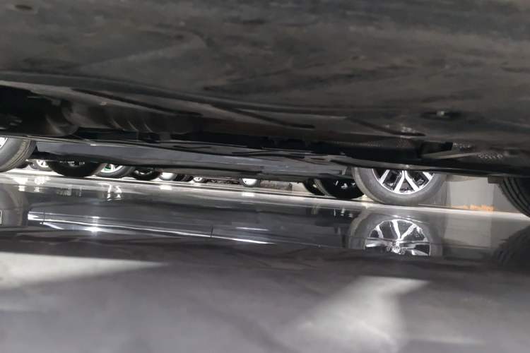 Used Mercedes-Benz E-Class 2023 E 300 L Luxury Model Left Side Sill