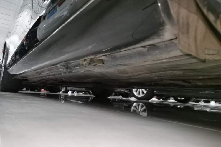 Used Mercedes-Benz E-Class 2023 Updated E 300 L Luxury Edition Left Side Sill