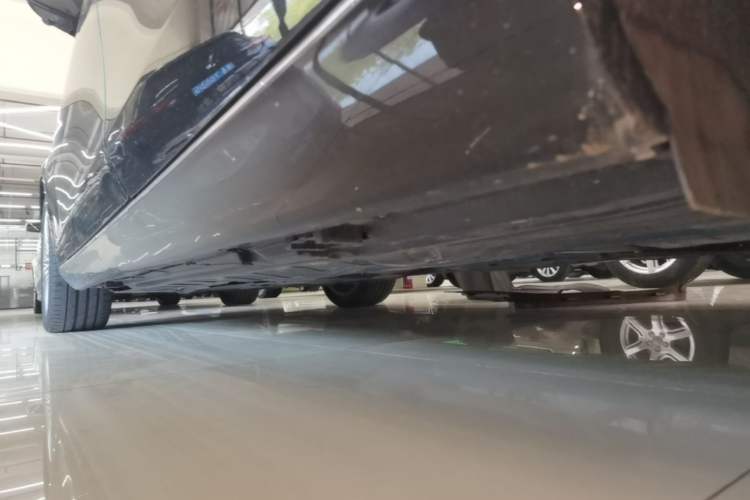 Used Mercedes-Benz E-Class 2023 Updated E 300 L Fashion Edition Left Side Sill
