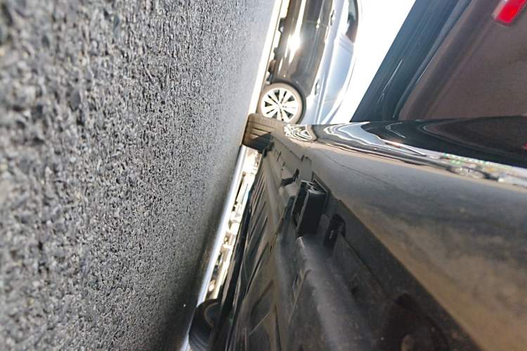 Used Mercedes-Benz E-Class 2023 E 300 L Luxury Model Left Side Sill