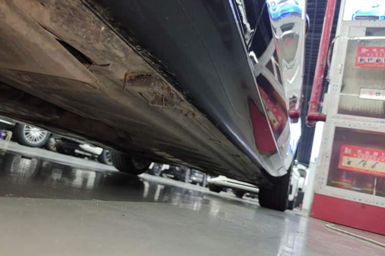 Used Mercedes-Benz E-Class 2023 E 300 L Luxury Model Left Side Sill