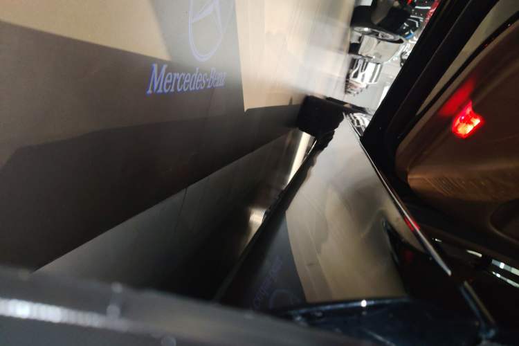 Used Mercedes-Benz E-Class 2023 Updated E 300 L Luxury Edition Left Side Sill