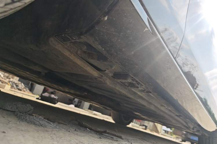 Used Mercedes-Benz E-Class 2023 E 300 L Stylish Model Left Side Sill
