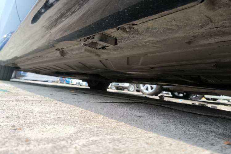 Used Mercedes-Benz E-Class 2023 Updated E 300 L Fashion Edition Left Side Sill