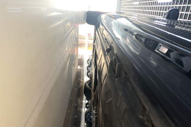 Used Mercedes-Benz E-Class 2023 Updated E 300 L Fashion Edition Left Side Sill