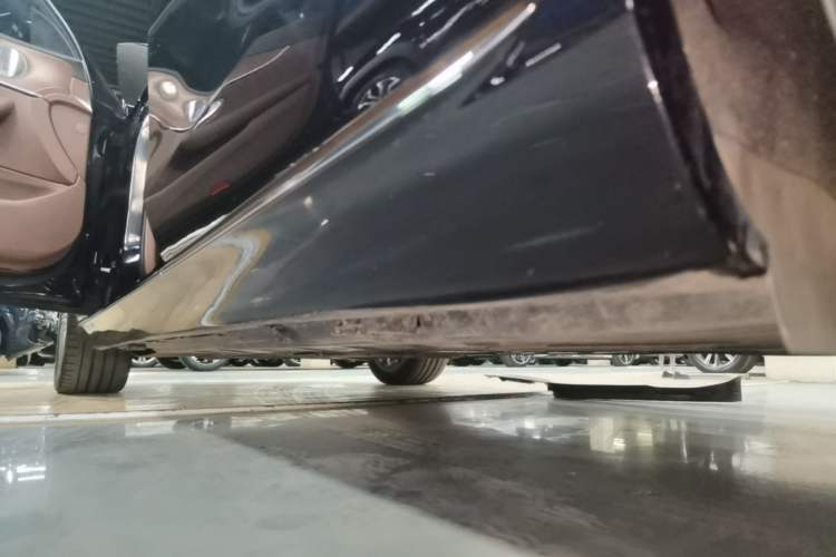 Used Mercedes-Benz E-Class 2023 Updated E 300 L Luxury Edition Left Side Sill